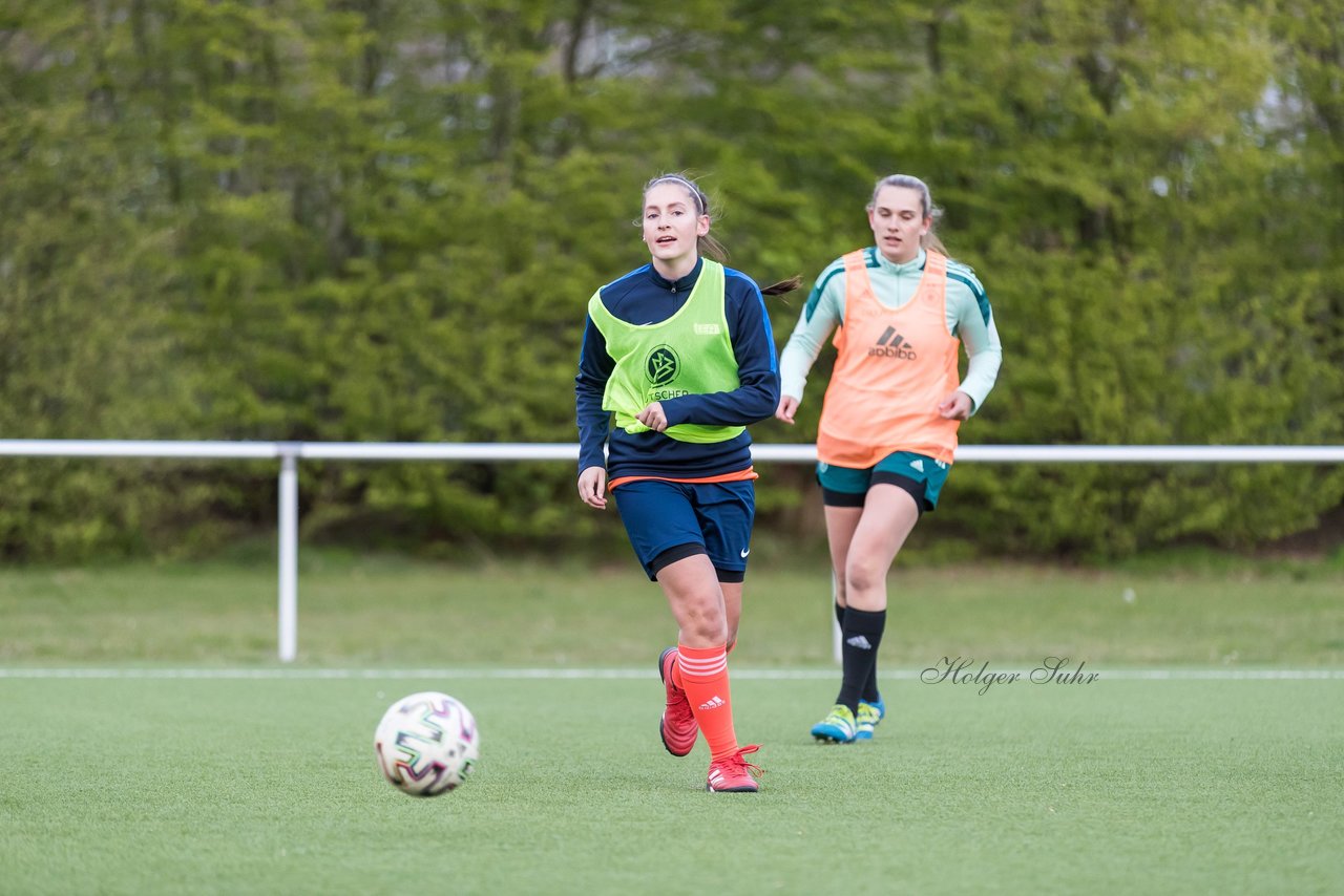 Bild 313 - Co-Trainerin der Frauen Nationalmannschaft Britta Carlson in Wahlstedt